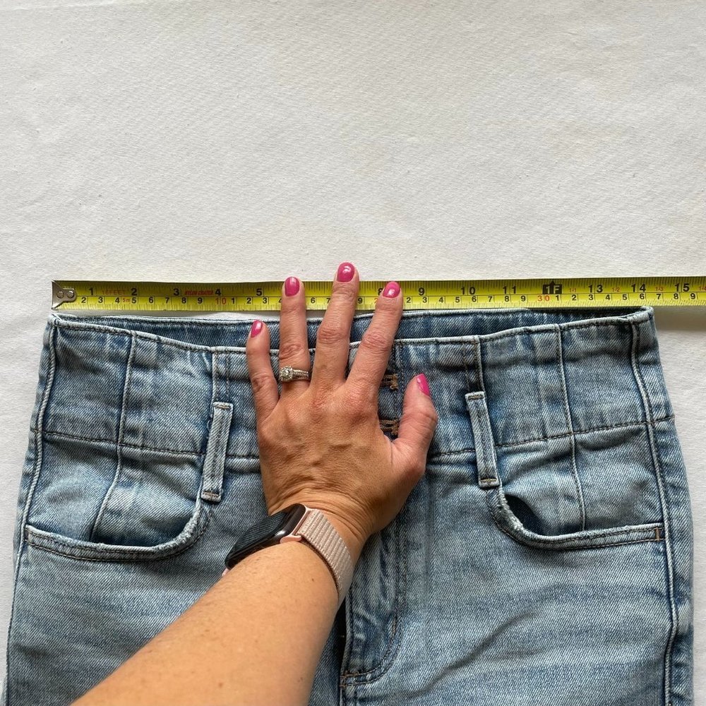 Women's / Teen's Ann Taylor Light Wash Easy Straigh Jeans size 2 - Picture 10 of 11